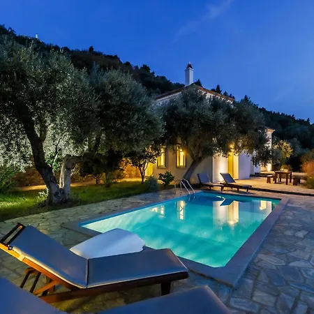 Zoes - Harbor & Sea Views